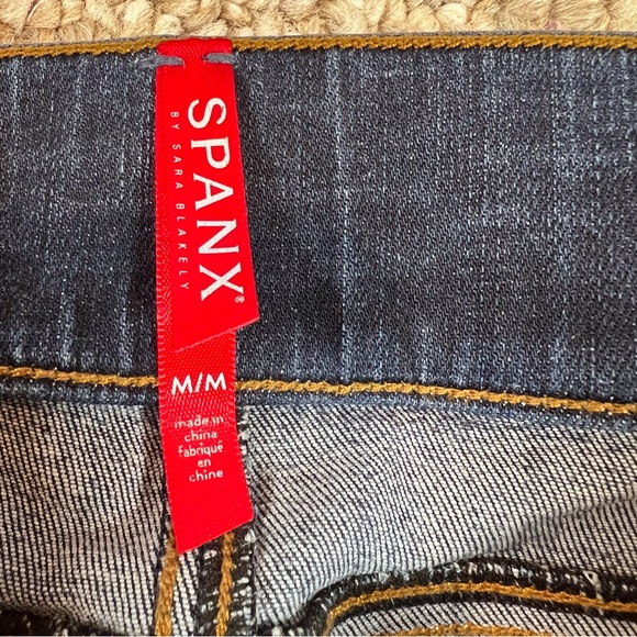 Spanx Distressed Skinny Jeans Raw Hem Stretch Legging Dark Denim Size Medium - Picture 8 of 13